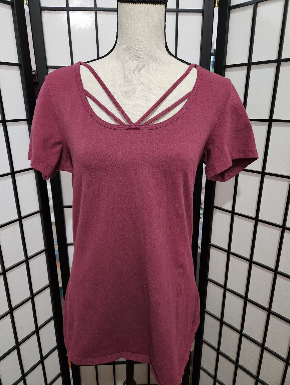 Torrid Size 1 (1X) Berry Short Sleeve Strappy Scoop Neck Stretch Knit Top